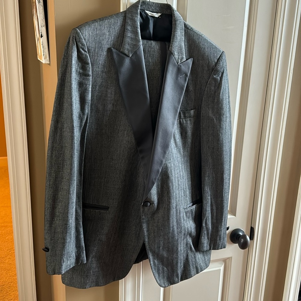 Dark Gray / tight herringbone tuxedo jacket and pants. Gently worn. Slim 46 R